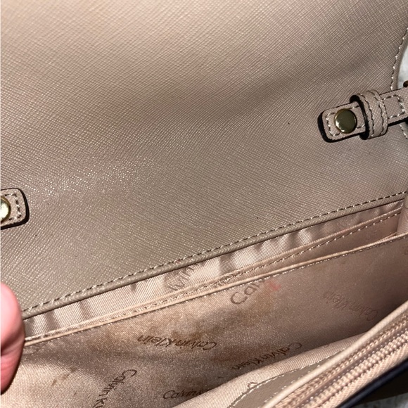 Calvin Klein used beige crossbody wallet bag - Picture 3 of 4